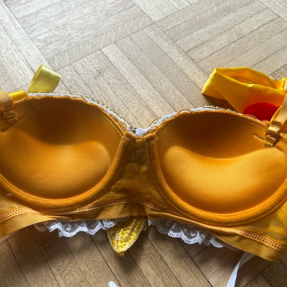 Belle, Beauty and the Beast. - Picture 5 of 9